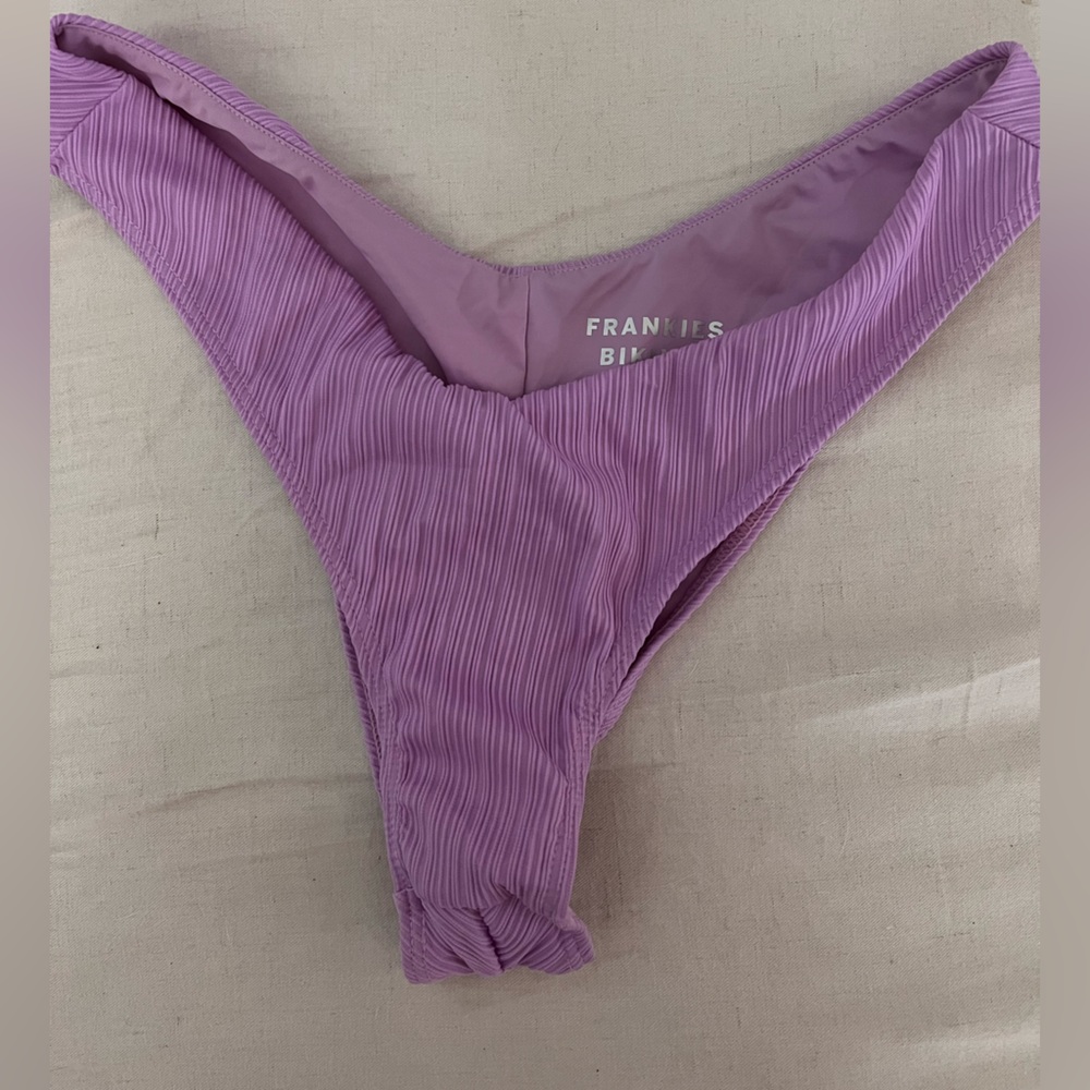 Frankie’s Bikinis NWOT katarina plisse bottoms